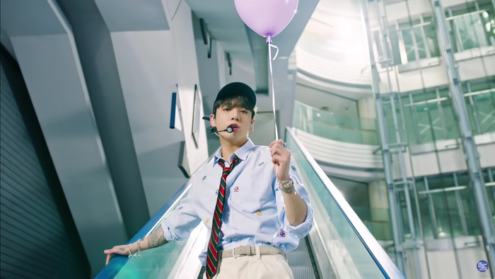 Bất ngờ với vẻ đẹp 'lão hóa ngược' của Jungkook (BTS) Ảnh 7