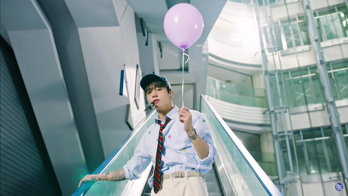 Bất ngờ với vẻ đẹp 'lão hóa ngược' của Jungkook (BTS) Ảnh 6