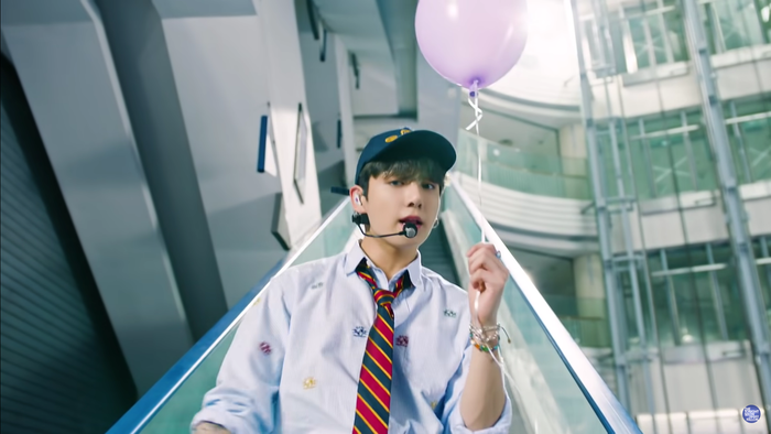 Bất ngờ với vẻ đẹp 'lão hóa ngược' của Jungkook (BTS) Ảnh 5