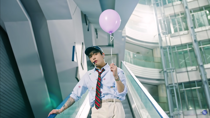 Dù chỉ là ảnh chất lượng thấp, vẻ đẹp của anh chàng vẫn không bị mờ đi.