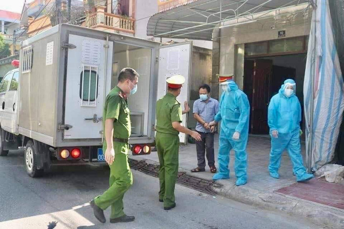 Chủ xe là Phạm Hồng Phong (sn 1970, khu 3, Thị trấn Cồn), hiện là F2 đang chấp hành Quyết định cách ly số 70 ngày 12/7/2021 của Chủ tịch UBND Thị trấn cồn, huyện Hải Hậu tại gia đình.