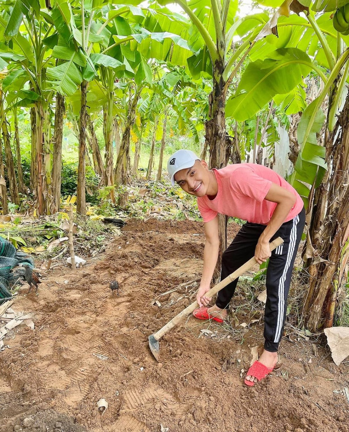 Lên đồ đi sinh nhật giữa mùa dịch, Mạc Văn Khoa bị 'nhắc' đeo khẩu trang và cách trả lời đầy hài hước Ảnh 1