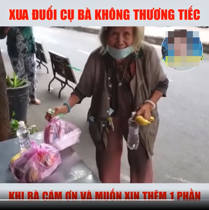 Cụ bà quay trở lại xin thêm một phần cơm thì bị chỉ trích thậm tệ
