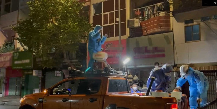 Hành động dễ thương của 'biệt đội khử khuẩn'