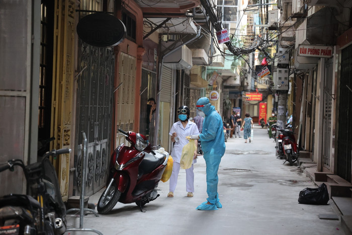 Hà Nội: Phong toả con ngõ tại quận Đống Đa sau khi có một F1 dương tính SARS-CoV-2 Ảnh 3