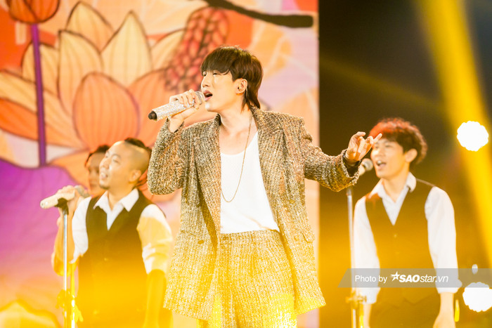 VP Bá Vương đánh giá cao 'đàn anh', tuy nhiên nam ca sĩ cho rằng The Heroes không phải là nơi để 'bàn' về danh hiệu