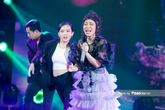 Mỹ Anh sẽ mang sở trường của mình là đánh bass lên sân khấu The Heroes