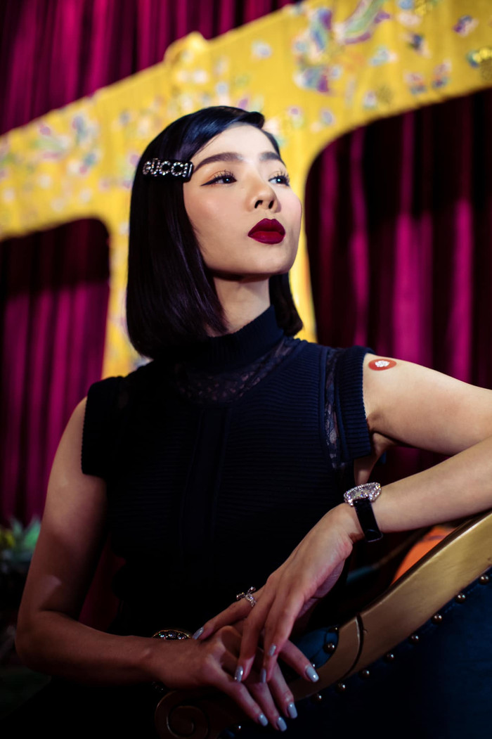 Bà mẹ một con trở thành tâm điểm chú ý khi liên tục có những phát ngôn đáp trả anti-fan gây xôn xao mạng xã hội.