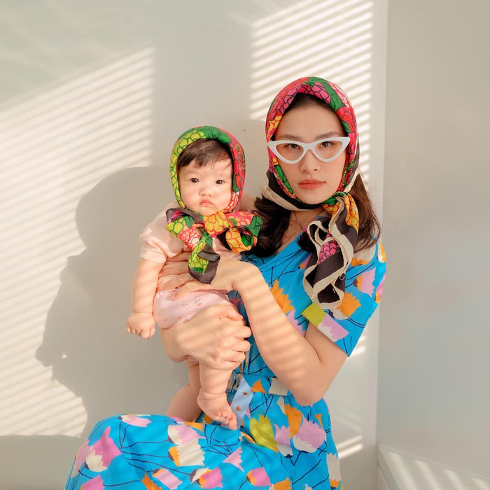 Đông Nhi tiết lộ khó lòng đi đâu xa vì hành động quấn quýt của Winnie.