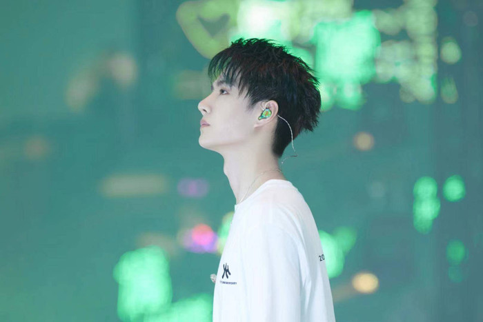 Có thể bạn chưa thấy: Vương Nhất Bác đã khóc 'âm thầm' khi concert YH Ent kết thúc Ảnh 5