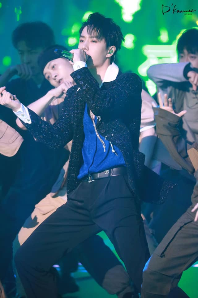 Có thể bạn chưa thấy: Vương Nhất Bác đã khóc 'âm thầm' khi concert YH Ent kết thúc Ảnh 3