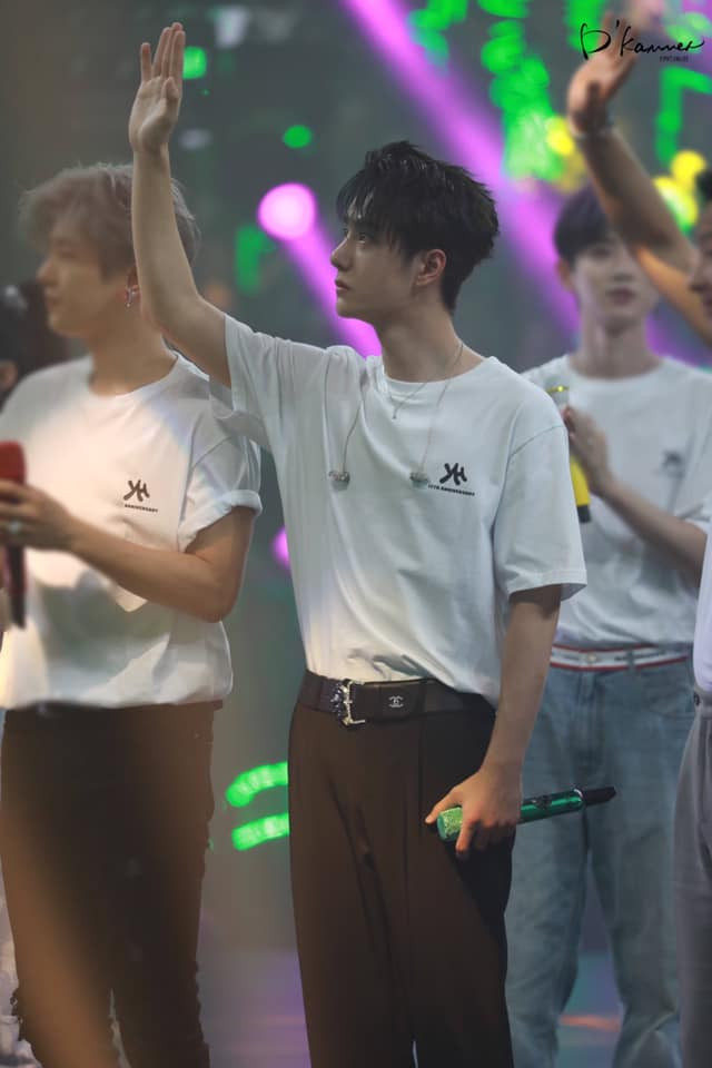 Có thể bạn chưa thấy: Vương Nhất Bác đã khóc 'âm thầm' khi concert YH Ent kết thúc Ảnh 10