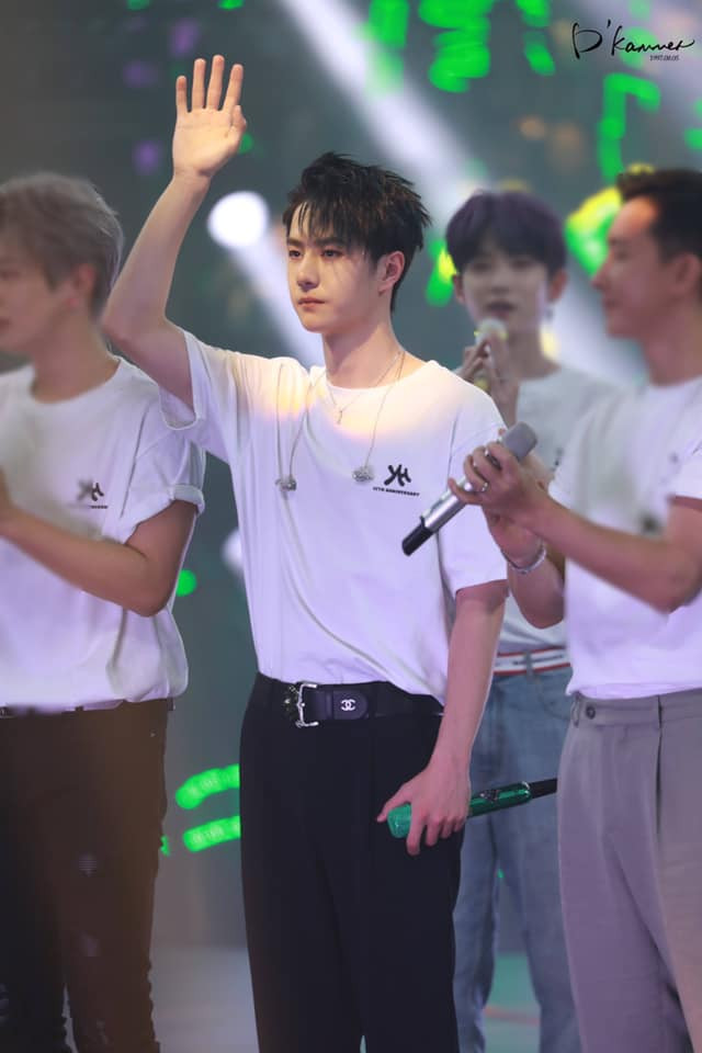 Có thể bạn chưa thấy: Vương Nhất Bác đã khóc 'âm thầm' khi concert YH Ent kết thúc Ảnh 7