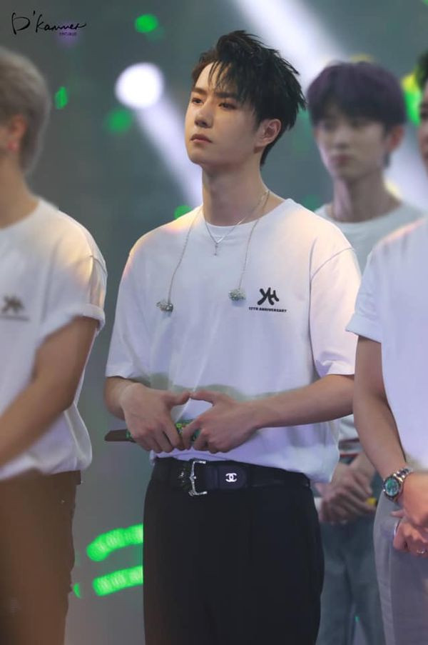 Có thể bạn chưa thấy: Vương Nhất Bác đã khóc 'âm thầm' khi concert YH Ent kết thúc Ảnh 6