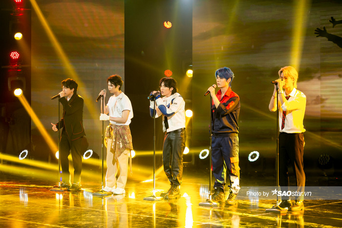 Uni5 làm lắng đọng sân khấu với Cha già rồi đúng không