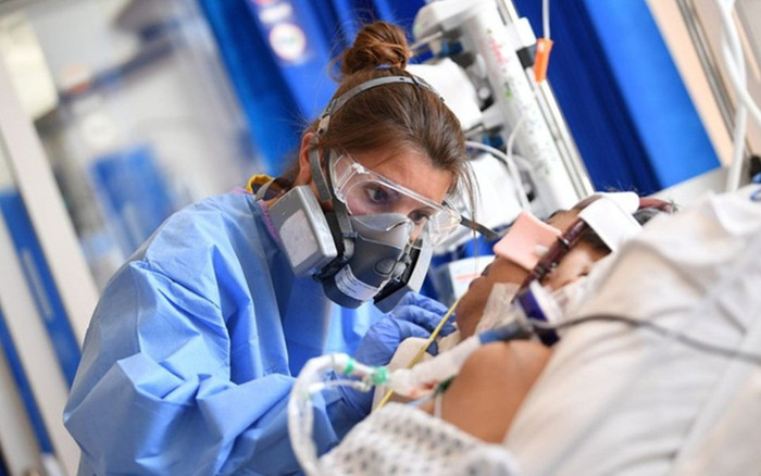 Quyết mở cửa lại, Anh nguy cơ thành 'lò ấp' biến thể kháng vắc xin Covid-19 Ảnh 2