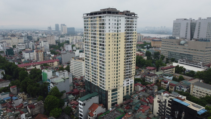 Tòa nhà ở địa chỉ 93 phố Lò Đúc cũng bị phong tỏa do liên quan đến chùm ca bệnh tại Bùi Thị Xuân.