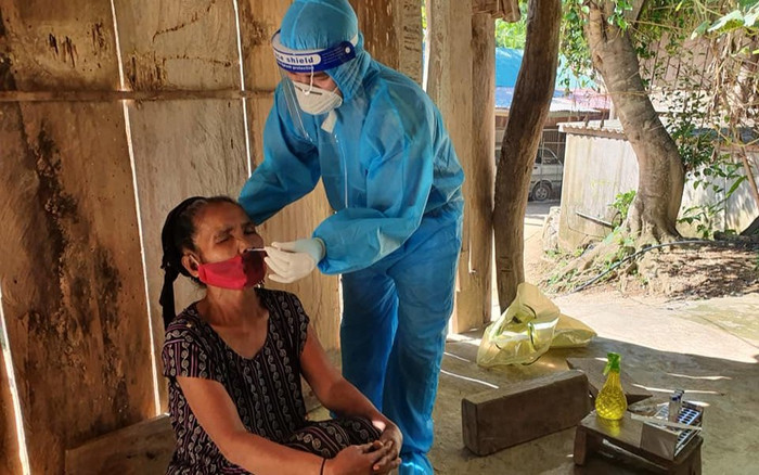 Vợ chồng chở nhau đi khám, cả 2 cùng dương tính SARS-CoV-2 Ảnh 2