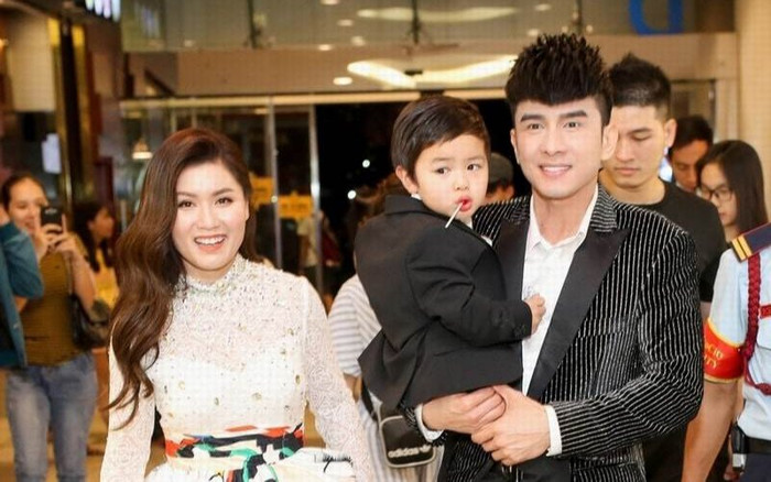 Khoảnh khắc ăn diện 'tâm đầu ý hợp' của vợ chồng Đan Trường khiến fan tiếc nuối Ảnh 2