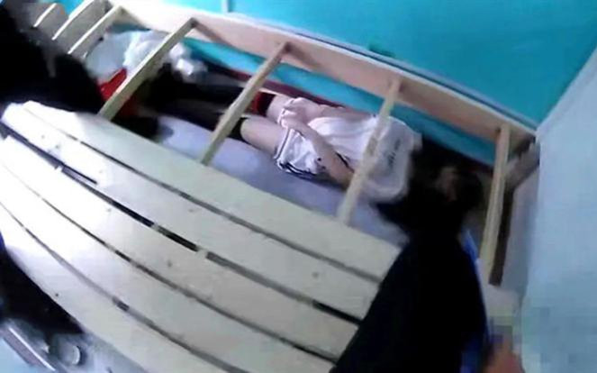 Chủ nhà phát hiện 'xác phụ nữ' dưới gầm giường khách trọ, chân tướng sự việc khiến cả xóm ngơ ngác Ảnh 2