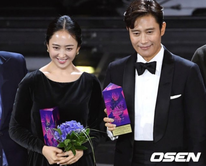 Sự nghiệp ấn tượng của chị đại Kim Min Jung trước khi sánh đôi với Ji Sung trong 'The Devil Judge' Ảnh 10