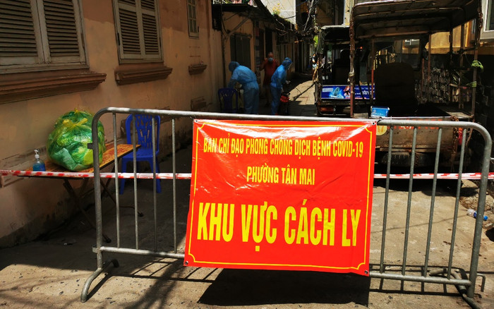Hà Nội: Phong toả khu tập thể tại phường Tân Mai, nơi có 5 người trong một gia đình dương tính SARS-CoV-2 Ảnh 2