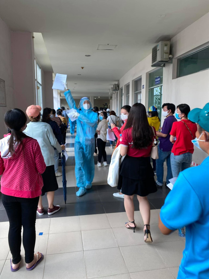 Sao Việt 'xả thân' mùa dịch: Người ngất xỉu vì kiệt sức, người nén đau quên mình Ảnh 10