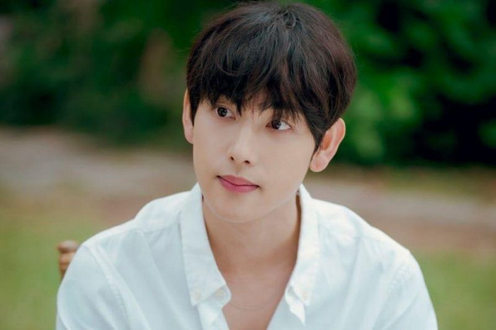 Điểm mặt gọi tên những idol 'văn võ song toàn' có điểm thi TOEIC cao chót vót như người bản xứ Ảnh 13