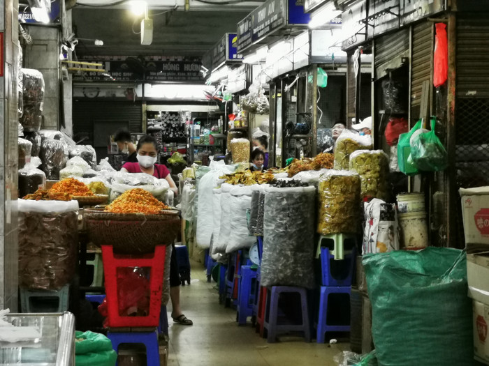 Hiệnchỉ còn 150 quầy lương thực, thực phẩm còn hoạt động.