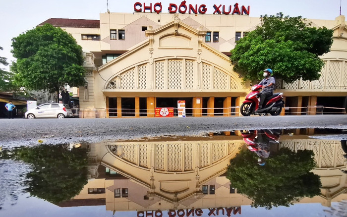 Hà Nội: Hơn 2000 gian hàng không thiết yếu tại chợ Đồng Xuân đồng loạt đóng cửa để phòng dịch Covid-19 Ảnh 2