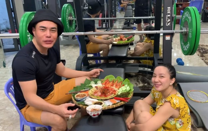 'Mọi người ơi mọi người' Lê Dương Bảo Lâm đăng clip ăn uống sang chảnh ai ngờ bị netizen lên án Ảnh 2