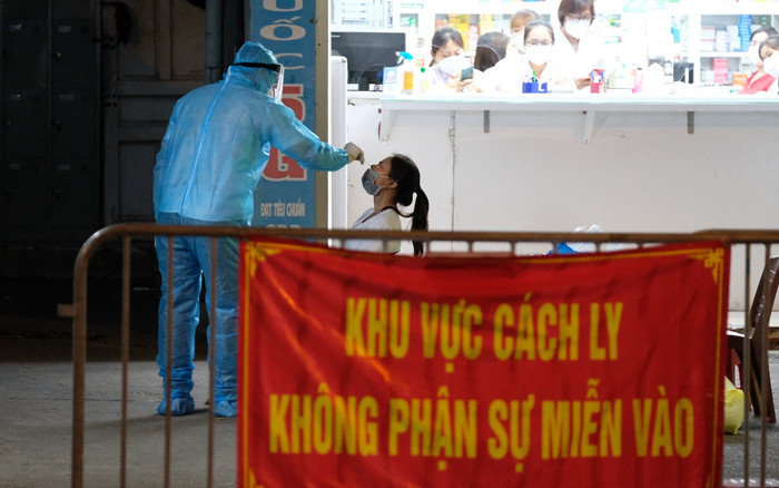 Hà Nội: Phong toả chợ thuốc lớn tại phố Láng Hạ do liên quan ca Covid-19 Ảnh 2