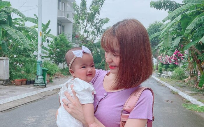 Vợ Mạc Văn Khoa phẫn nộ đáp trả khi con gái bị antin fan chê nhìn như thiểu năng Ảnh 2