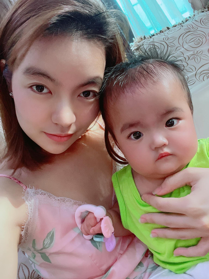 Con gái Mạc Văn Khoa và Vy Pumpe tiếp tục bị dân mạng miệt thị ngoại hình.