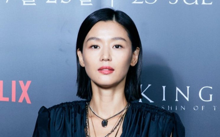 Jun Ji Hyun lộ vẻ gầy gò đáng báo động trong họp báo 'Kingdom' Ảnh 2