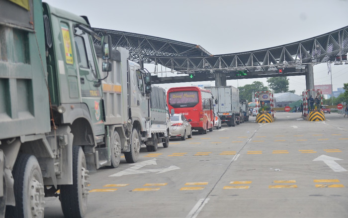 Hà Nội: Ùn tắc dài hàng km tại chốt kiểm dịch cao tốc Pháp Vân – Cầu Giẽ Ảnh 2