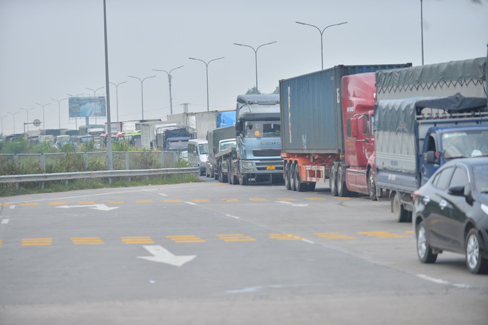 Hà Nội: Ùn tắc dài hàng km tại chốt kiểm dịch cao tốc Pháp Vân – Cầu Giẽ Ảnh 3
