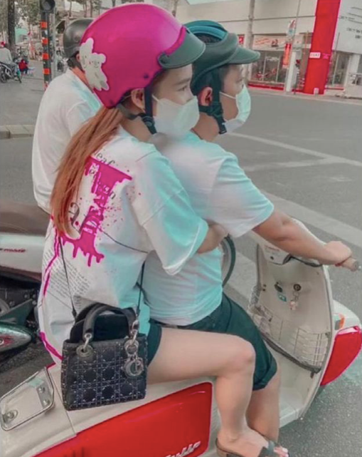 Nhã Phương nhớ khoảnh khắc được ông xã đèo bằng xe máy, nói thay tiếng lòng của người TP HCM Ảnh 1