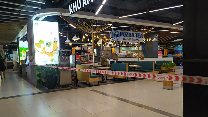 Cận cảnh trung tâm thương mại ở Hà Nội dừng hoạt động các gian hàng không thiết yếu để phòng dịch Ảnh 10