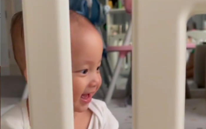 Hà Hồ quay lén con gái Lisa cười 'bung lụa', khi bị phát hiện liền thay đổi thái độ Ảnh 2