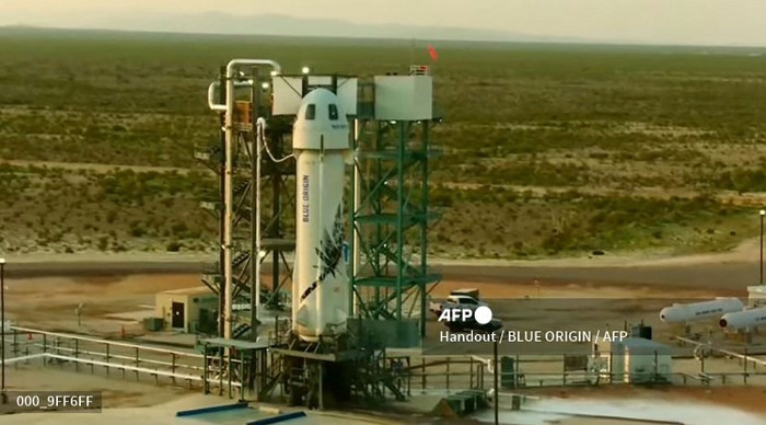 Tên lửa đẩy New Shepard đưa phi thuyền Blue Origin cùng đoàn phi hành gia của tỷ phú Jeff Bezos bay vào vũ trụ từ Texas, Hoa Kỳ