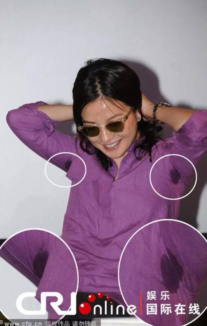 Thần thái ngời ngời nhưng Triệu Vy cũng từng bị báo chí nước ngoài châm chọc vì 'cơn ác mộng' mồ hôi cánh.