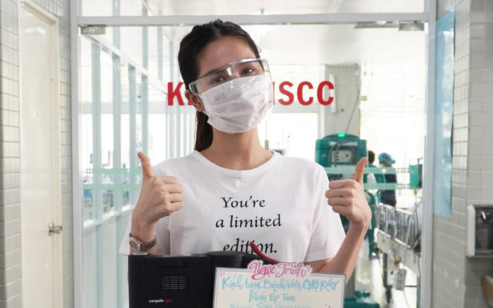 Ngọc Trinh chi 500 triệu đồng tặng máy ép tim hỗ trợ phòng chống dịch Covid-19 Ảnh 2