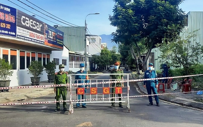 Phát hiện 12 ca nhiễm COVID-19 cộng đồng trong một ngày, Đà Nẵng dừng hoạt động shipper, Grab Ảnh 2