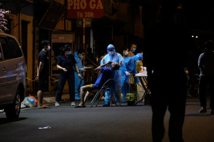 Đơn vị y tế đã lấy mẫu xét nghiệm cho hơn 100 người liên quan đến 2 ca dương tính SAR-CoV-2 tại đây.