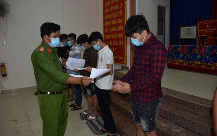 Nhóm 9 thanh thiếu niên ở Tiền Giang tụ tập ăn nhậu bị xử phạt 120 triệu đồng Ảnh 2