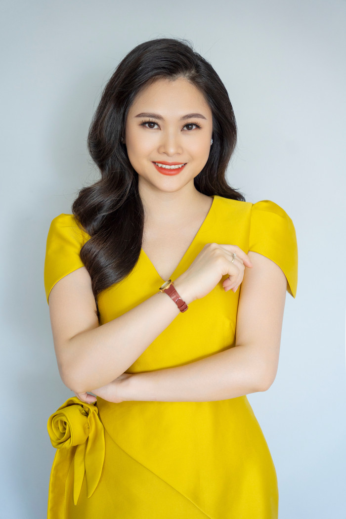 Trang phục đẹp và chỉn chu giúp cô thêm tự tin và được lòng khán giả