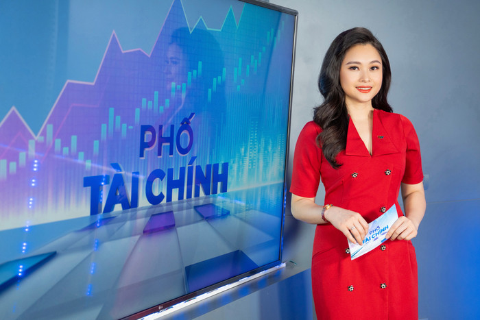 Lên đồ tới công sở gợi cảm trẻ trung mà vẫn thanh lịch như nữ BTV xinh đẹp Ảnh 4