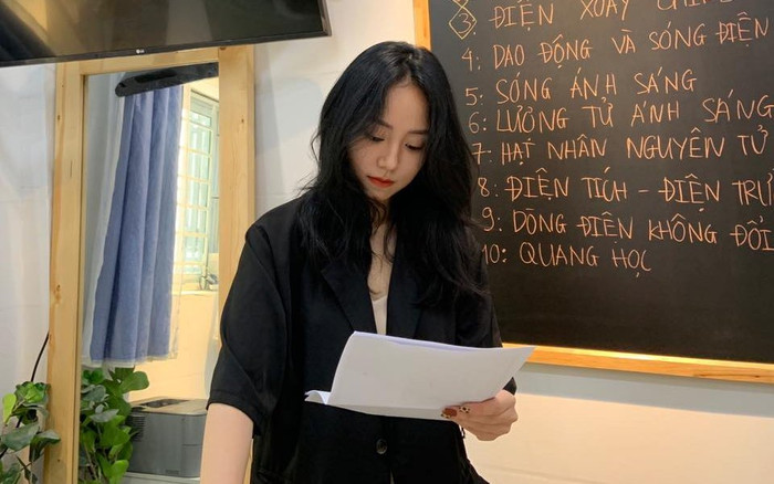 Cô giáo Minh Thu gây sốt cõi mạng: 20k học sinh theo dõi livestream; Độ Mixi, PewPew cũng vào 'hóng hớt' Ảnh 2