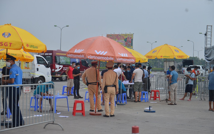 Muốn qua chốt kiểm dịch Covid-19 vào Thủ đô Hà Nội người dân cần chuẩn bị những gì? Ảnh 2